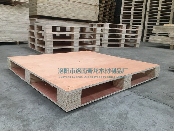 如何根據(jù)貨物的重量和尺寸選擇合適的出口木托盤(pán)？